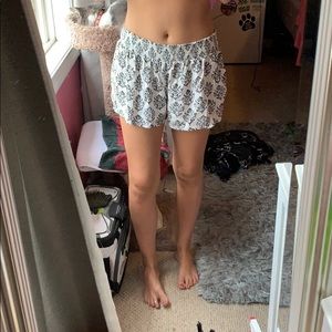 SUPER CUTE STRETCHY SHORTS 🖤